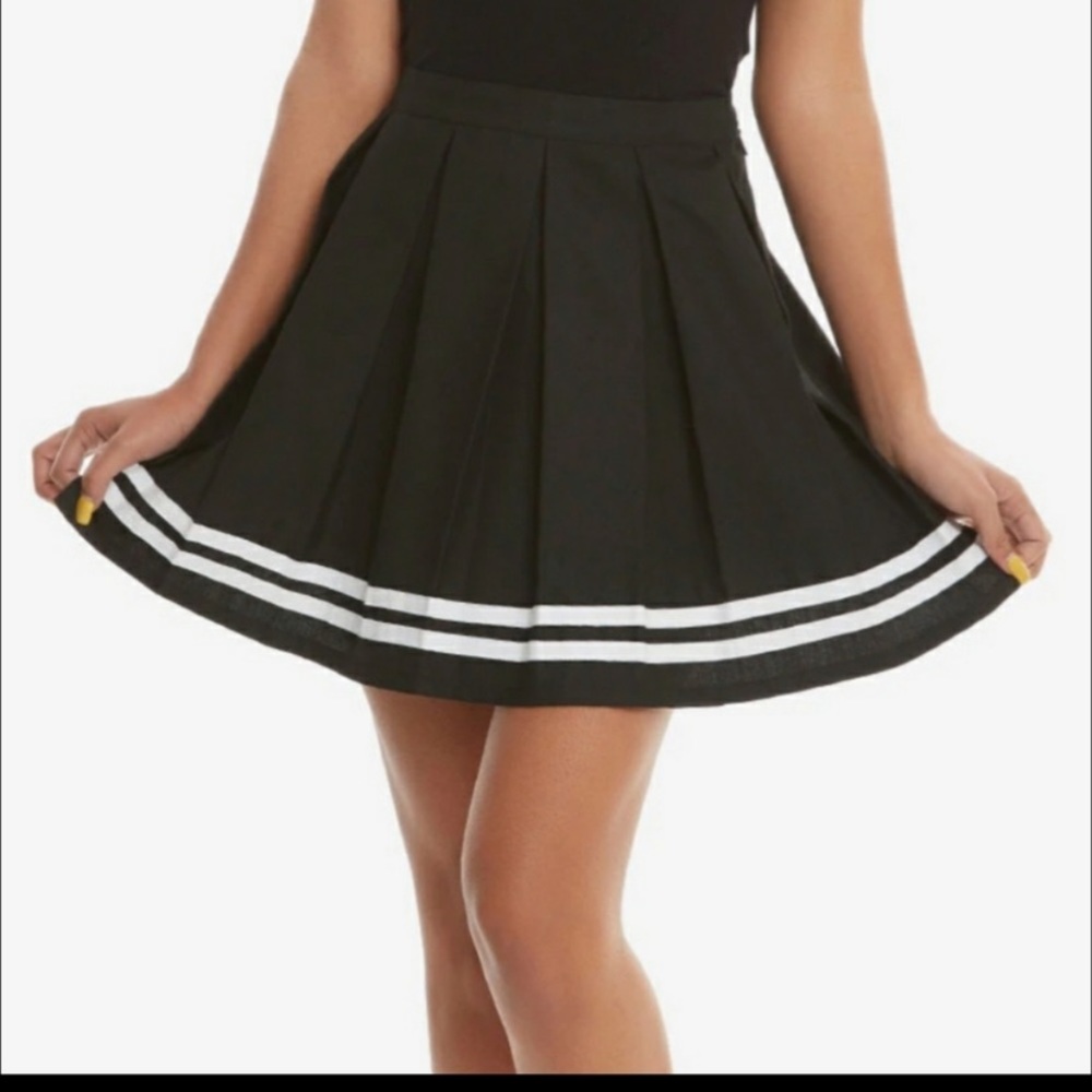 Hot Topic Stripe Pleated Skirt